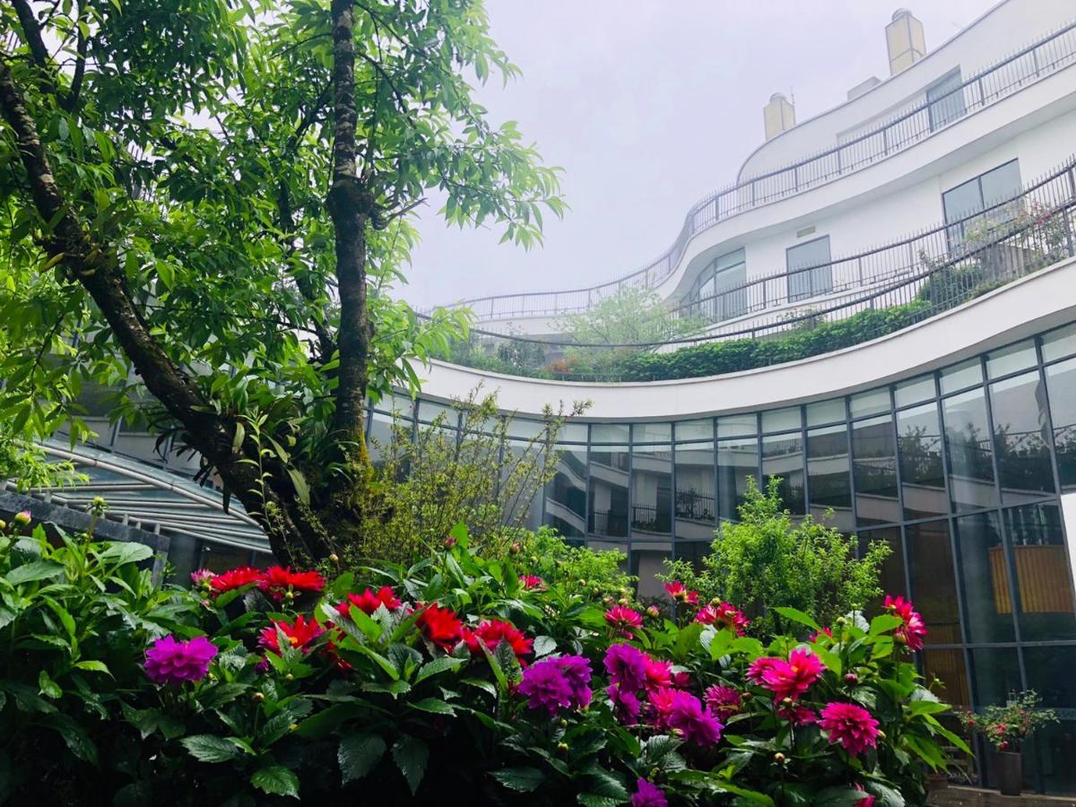 Pao'S Sapa Leisure Hotel מראה חיצוני תמונה The courtyard of the school