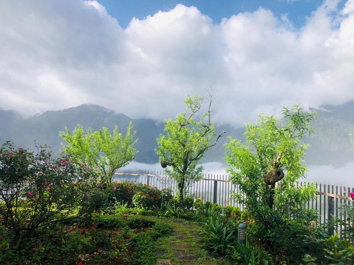 Pao'S Sapa Leisure Hotel מראה חיצוני תמונה View of the mountains from the village